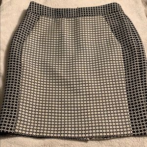 Banana Republic lined size 2 black/white skirt